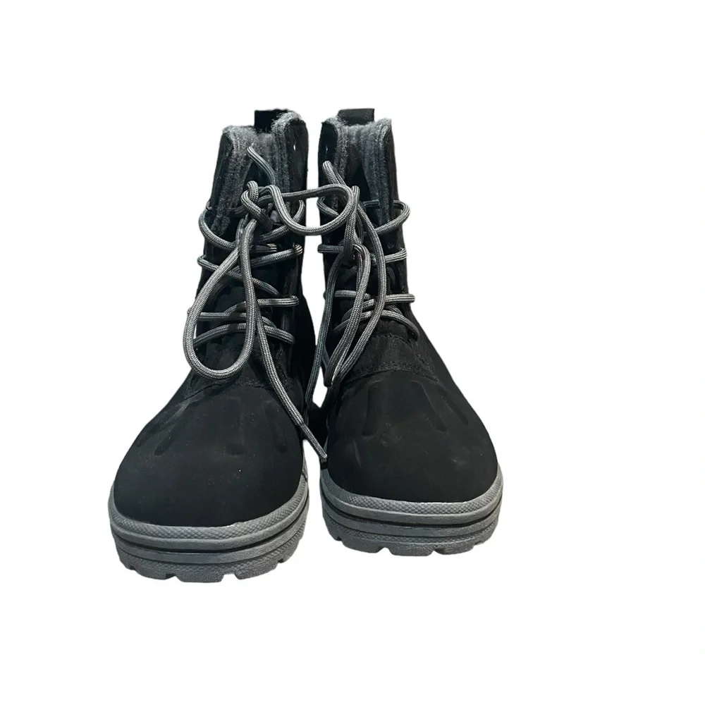 Rugged Outback Black with Gray Lace up boots‎